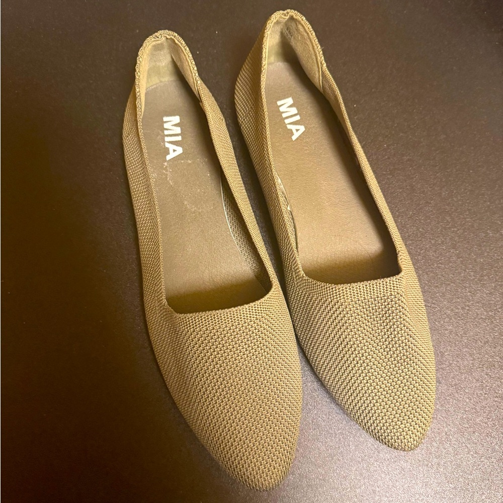 MIA Women's Olive Green Flats - Size 9.5 M